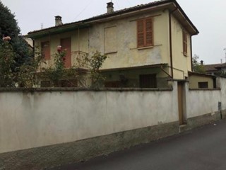 Villa in Vendita a Dorno, 21'627&euro;, 170 m²