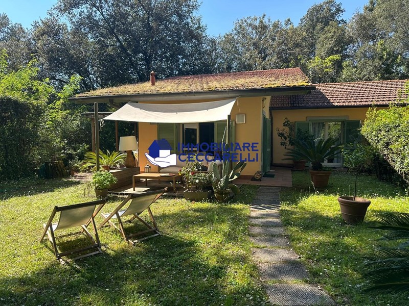 Villetta a schiera in Vendita a Massa, zona Ronchi, 350'000&euro;, 70 m², arredato