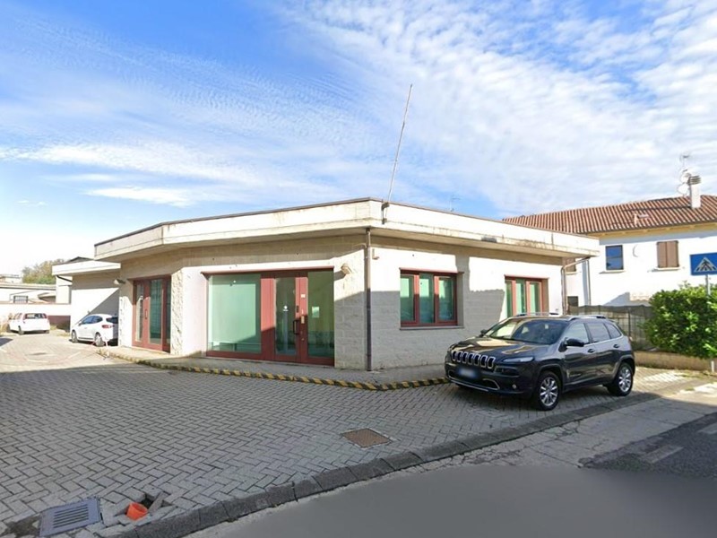 Capannone in Vendita a Verrua Po, 117'000&euro;, 253 m²