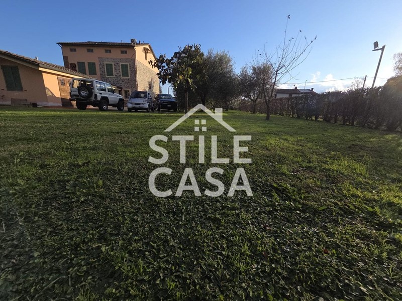 Villa in Vendita a Porcari, 460'000&euro;, 240 m², arredato, con Box