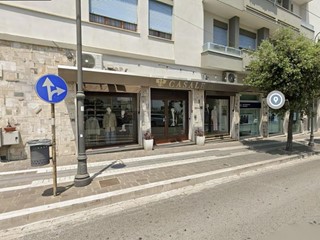 Negozio in Vendita a Formia, 350'000&euro;, 115 m²