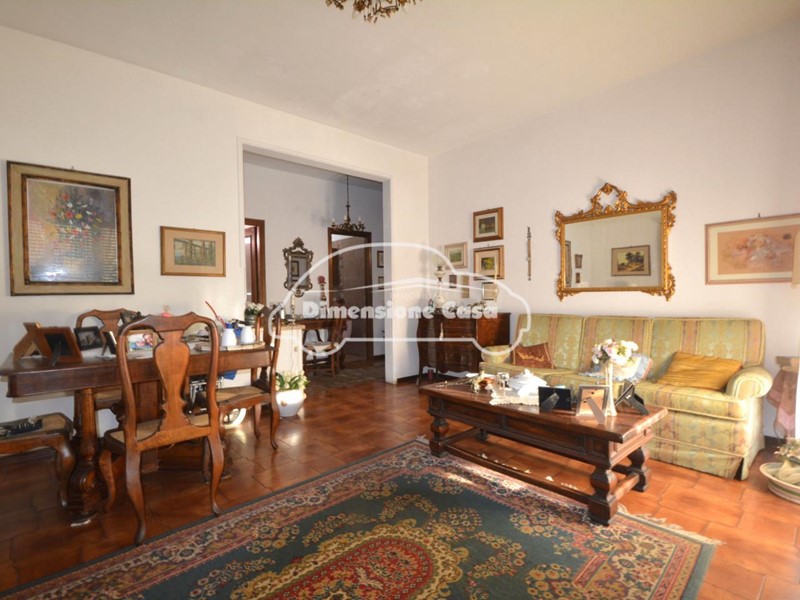 Quadrilocale in Vendita a Lucca, zona Sant'Anna, 185'000€, 90 m², arredato, con Box