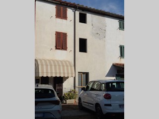 Casa Indipendente in Vendita a Capannori, zona Segromigno In Monte, 45'000&euro;, 90 m²