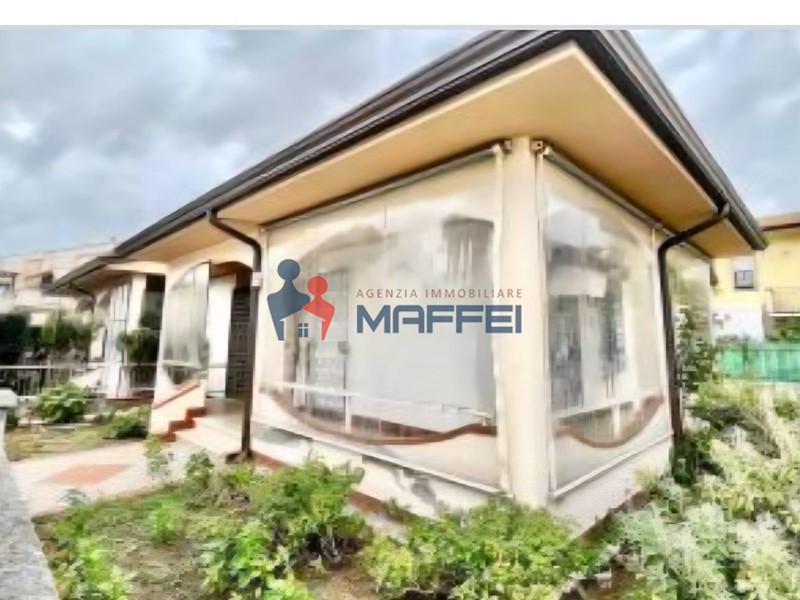 Villa bifamiliare in Vendita a Viareggio, zona Torre Del Lago-marina, 330'000&euro;, 120 m²