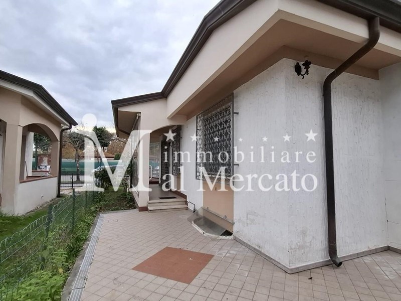Villa bifamiliare in Vendita a Viareggio, 330'000&euro;, 130 m², arredato