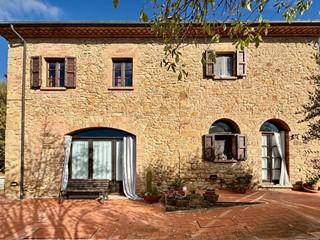 Casale in Vendita a Volterra, 899'000&euro;, 460 m²