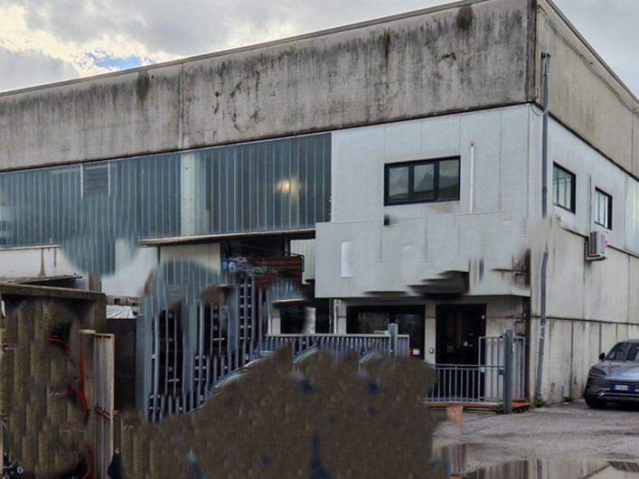 Capannone in Affitto a Carrara, zona Avenza, 2'700&euro;, 400 m²