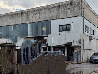 Capannone in Affitto a Carrara, zona Avenza, 2'700&euro;, 400 m²