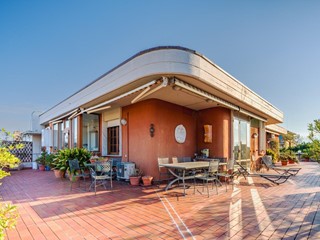 Attico in Vendita a Carrara, zona Avenza, 329'000&euro;, 145 m², con Box