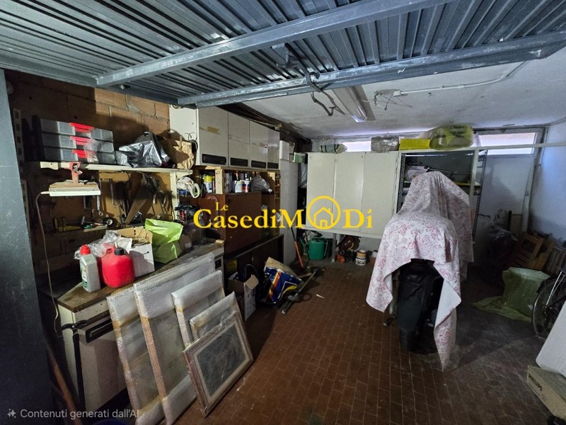 Box in Vendita a Collesalvetti, zona Stagno, 27'000&euro;, 20 m², con Box