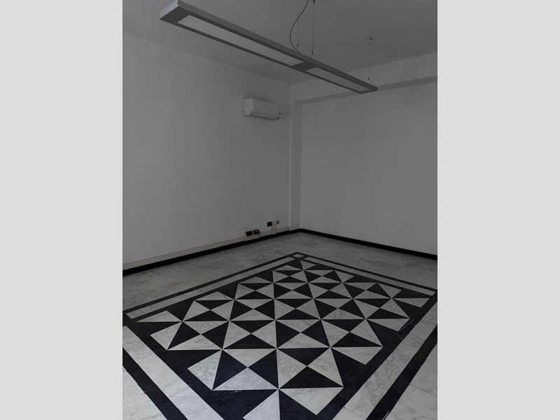 Ufficio in Vendita a Massa, 330'000&euro;, 160 m²