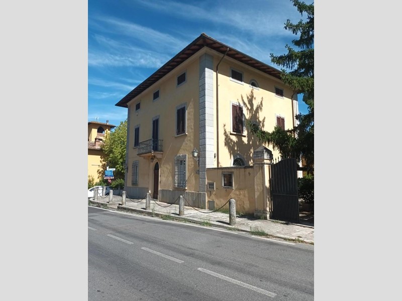 Villa in Vendita a San Miniato, zona Serra, 550'000&euro;, 600 m², arredato, con Box