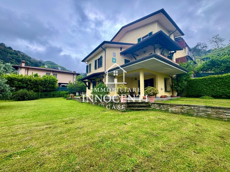 Villa bifamiliare in Vendita a Montignoso, 480'000€, 150 m²