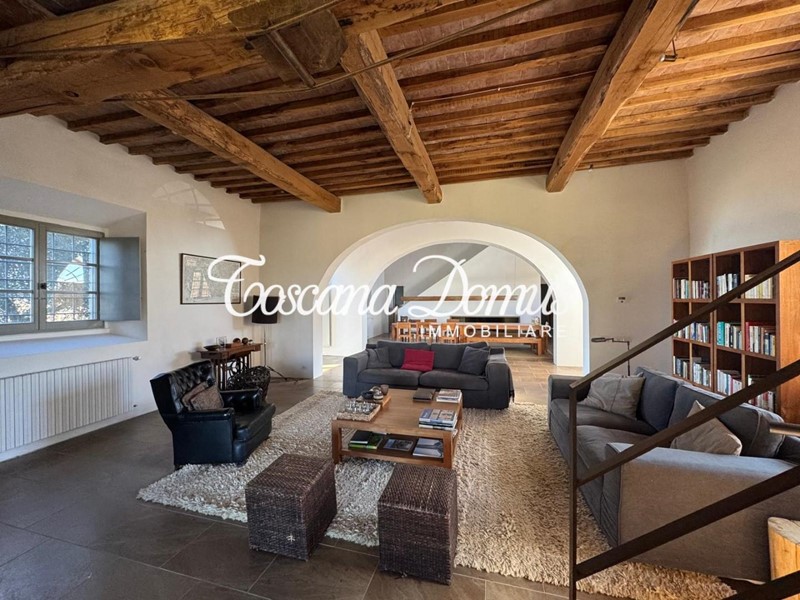 Casale in Vendita a Asciano, 6'400'000€, 750 m², arredato, con Box