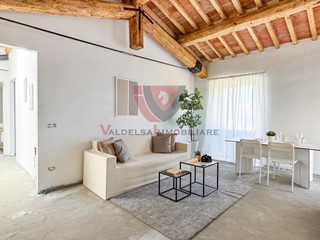 Appartamento in Vendita a Colle di Val D'Elsa, zona Campiglia, 285'000€, 115 m²