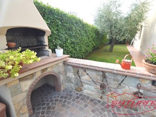 Villetta a schiera in Vendita a Capannori, 360'000&euro;, 160 m², con Box