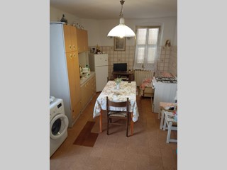 Quadrilocale in Vendita a Carrara, zona Gragnana, 79'000&euro;, 106 m², arredato