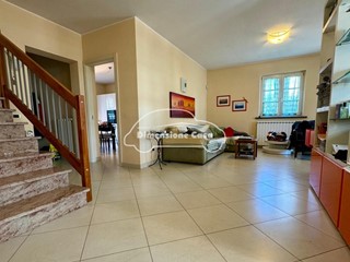 Casa Indipendente in Vendita a Capannori, zona Lammari, 490'000&euro;, 140 m², arredato