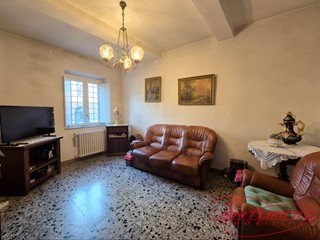 Casa Indipendente in Vendita a Capannori, zona Zone, 189'000&euro;, 200 m²