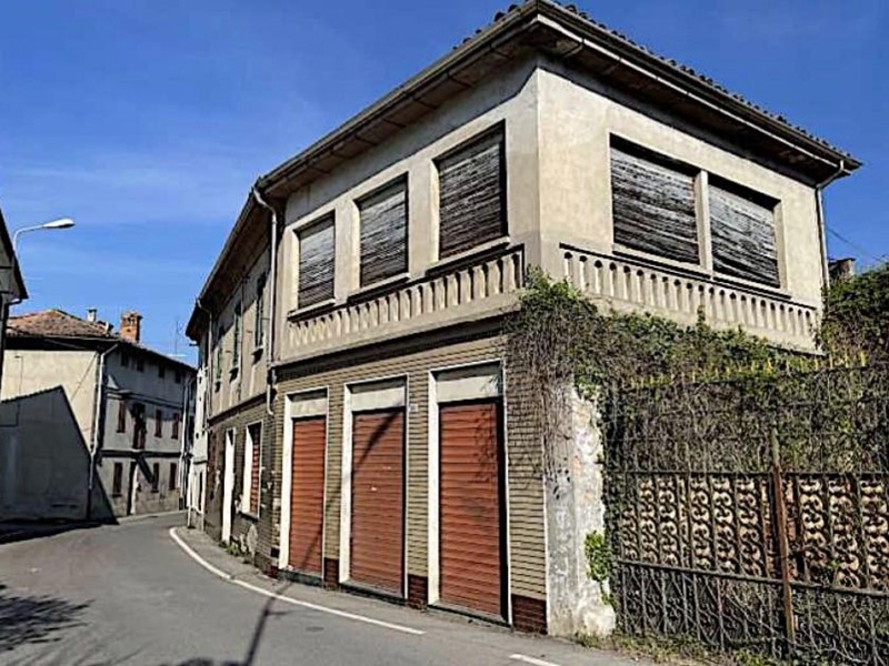 Casa Indipendente in Vendita a Santa Giuletta, 21'235&euro;, 538 m²