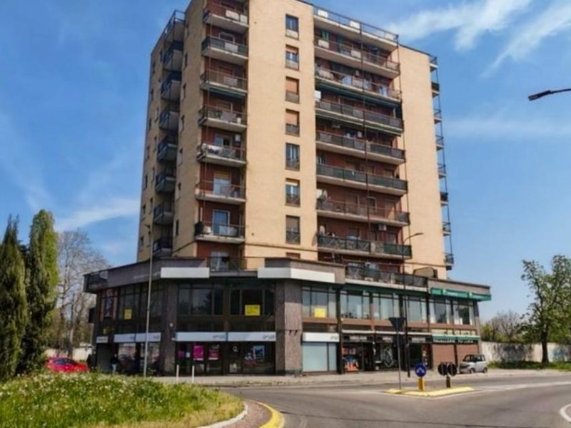 Quadrilocale in Vendita a Limbiate, 72'750&euro;, 87 m²