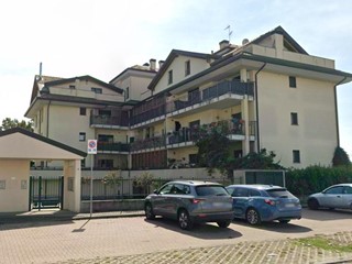 Trilocale in Vendita a Landriano, 34'500&euro;, 74 m², con Box