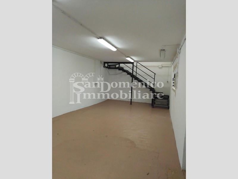 Capannone in Affitto a San Giuliano Terme, zona Colignola, 600&euro;, 110 m²