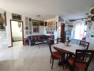 Casa Semi Indipendente in Vendita a Fosdinovo, 219'000€, 140 m², arredato, con Box