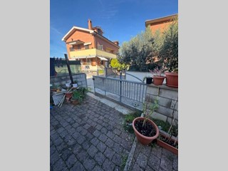 Casa Indipendente in Vendita a Collesalvetti, zona Guasticce, 160'000&euro;, 75 m²