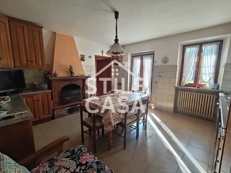 Casa Indipendente in Vendita a Castelfranco di Sotto, zona Orentano, 168'000&euro;, 310 m²
