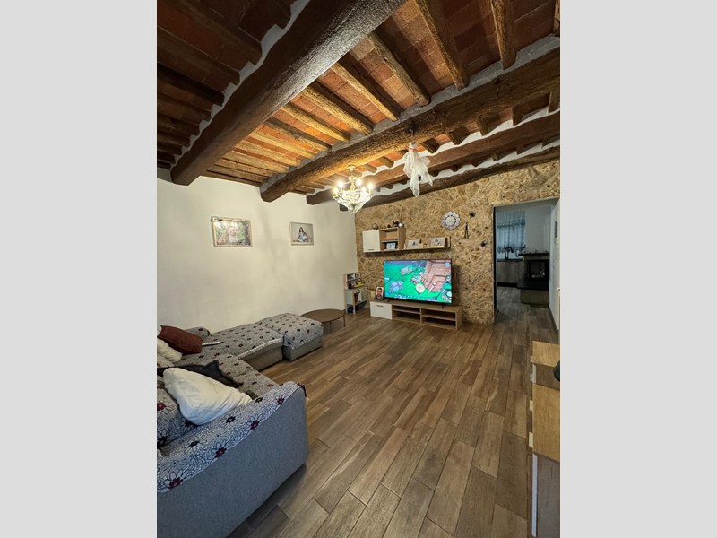 Casa Indipendente in Vendita a Capannori, zona Marlia, 230'000&euro;, 120 m², arredato
