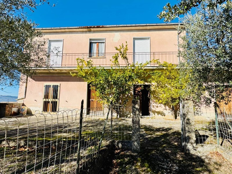 Casa Indipendente in Vendita a Mirabella Eclano, 65'000&euro;, 120 m²
