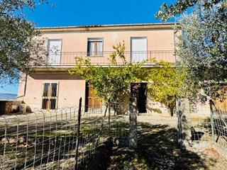 Casa Indipendente in Vendita a Mirabella Eclano, 65'000&euro;, 120 m²
