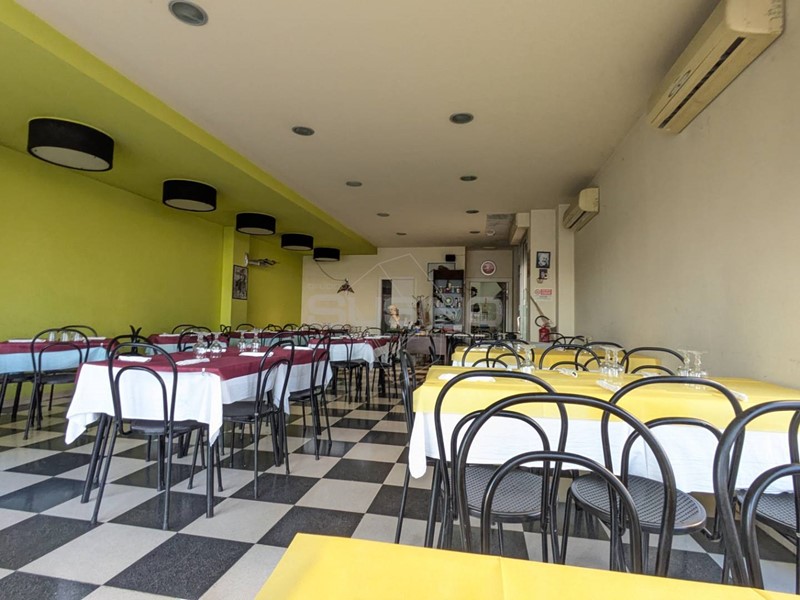 Attività commerciale in Vendita a Floridia, 25'000&euro;, 135 m²