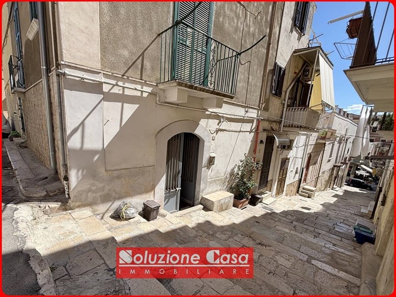 Casa Indipendente in Vendita a Canosa di Puglia, 65'000€, 75 m²