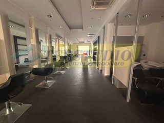Negozio in Vendita a Capriate San Gervasio, 130'000€, 135 m²
