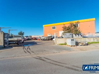 Capannone in Vendita a Olbia, 415'000&euro;, 486 m²