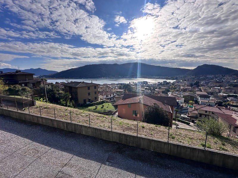 Trilocale in Vendita a Sarnico, 152'000€, 70 m²