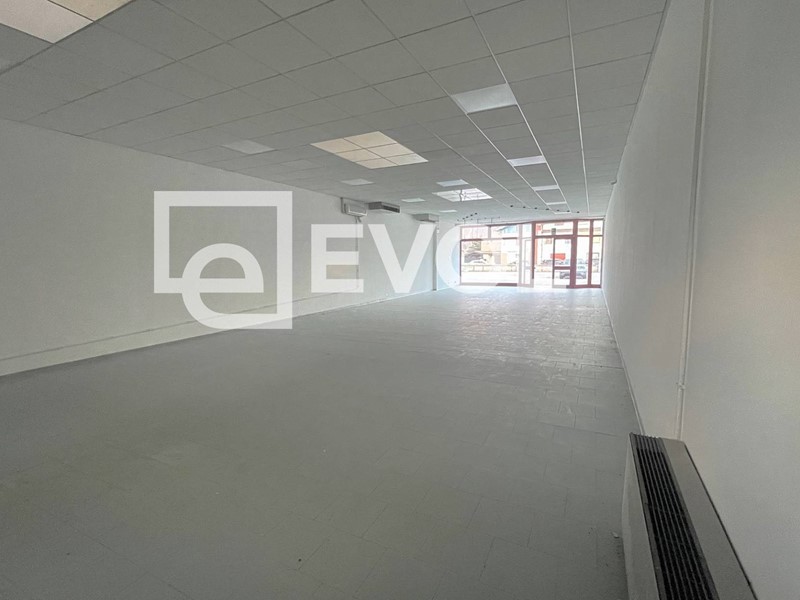 Immobile commerciale in Vendita a Gemona Del Friuli, 165'000€, 137 m²