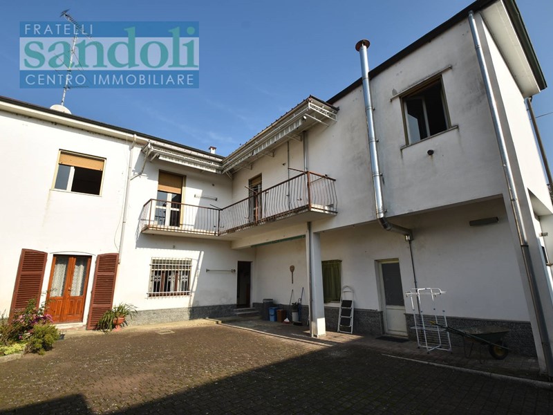 Casa Indipendente in Vendita a Asigliano Vercellese, 200'000&euro;, 260 m², con Box