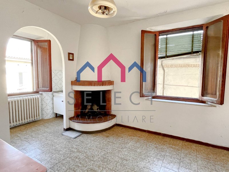 Casa Semi Indipendente in Vendita a Gallicano, 75'000€, 160 m²