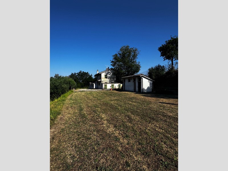 Casa Indipendente in Affitto a Montottone, 800€, 120 m²