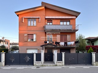 Appartamento in Vendita a Montecchio Maggiore, 170'000&euro;, 178 m²