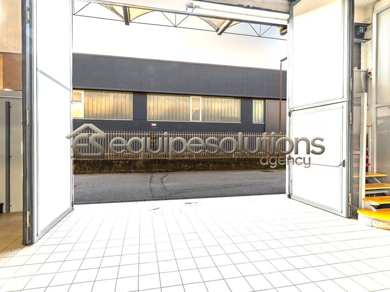 Magazzino in Affitto a Albino, 30'000€, 300 m²