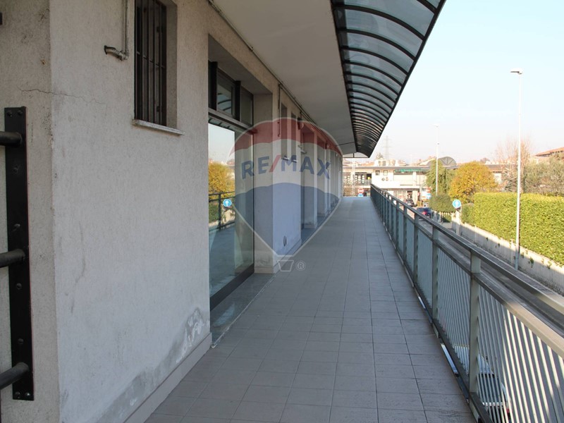 Negozio in Vendita a Trezzano Rosa, 50'000€, 70 m²