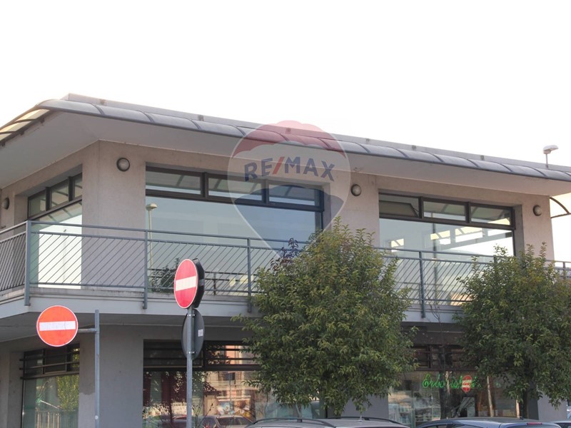 Negozio in Vendita a Trezzano Rosa, 69'000€, 70 m²
