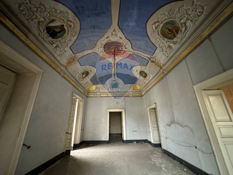 Quadrilocale in Vendita a Paternò, 150'000€, 300 m²