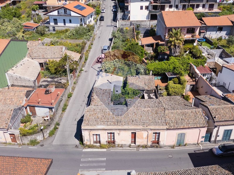 Casa Indipendente in Vendita a Nicolosi, 115'000€, 150 m²