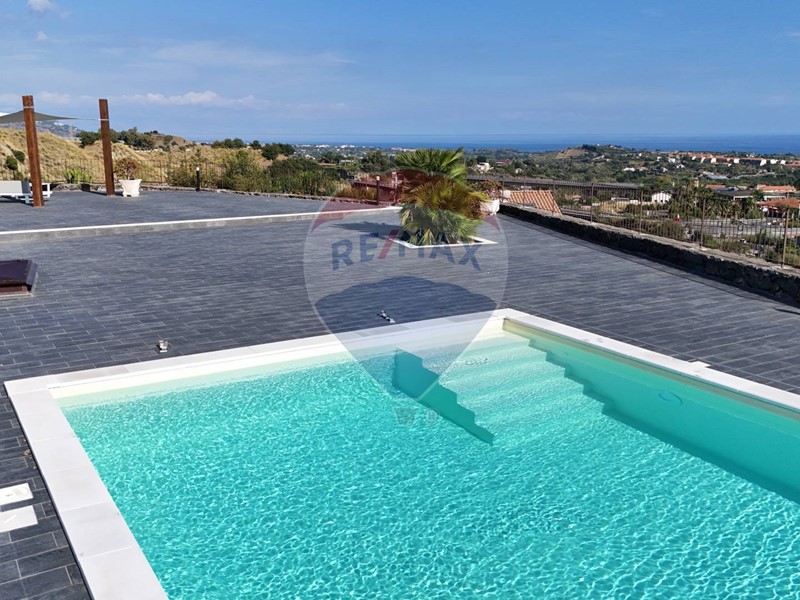 Villa in Vendita a Piedimonte Etneo, 790'000&euro;, 260 m²
