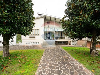 Villa in Vendita a Brescello, 185'000€, 160 m²